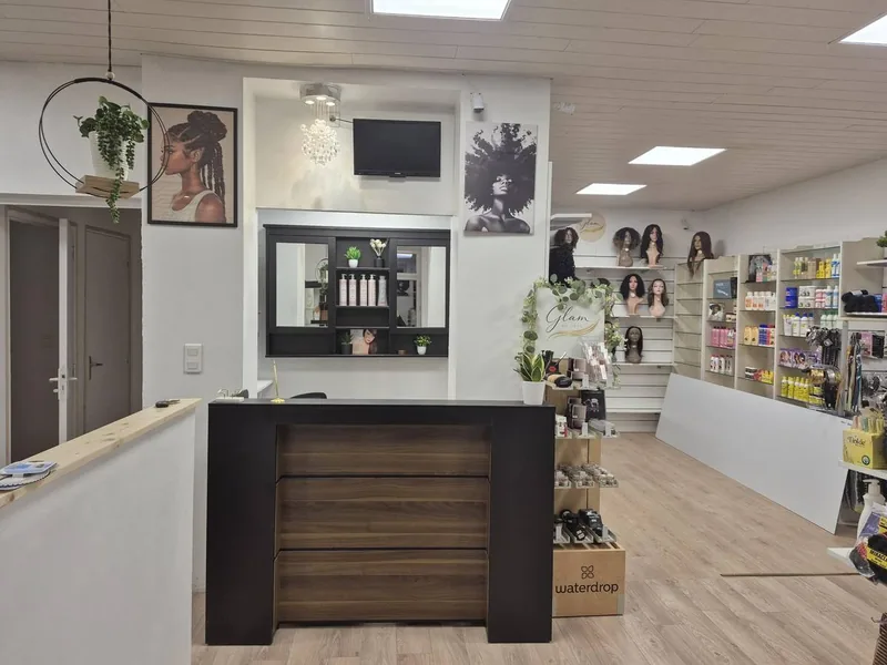 Intérieur du salon Glam by Kate — accueil et boutique